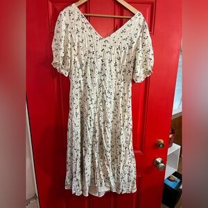 Old Navy Black and White Floral Midi dress Size Large
